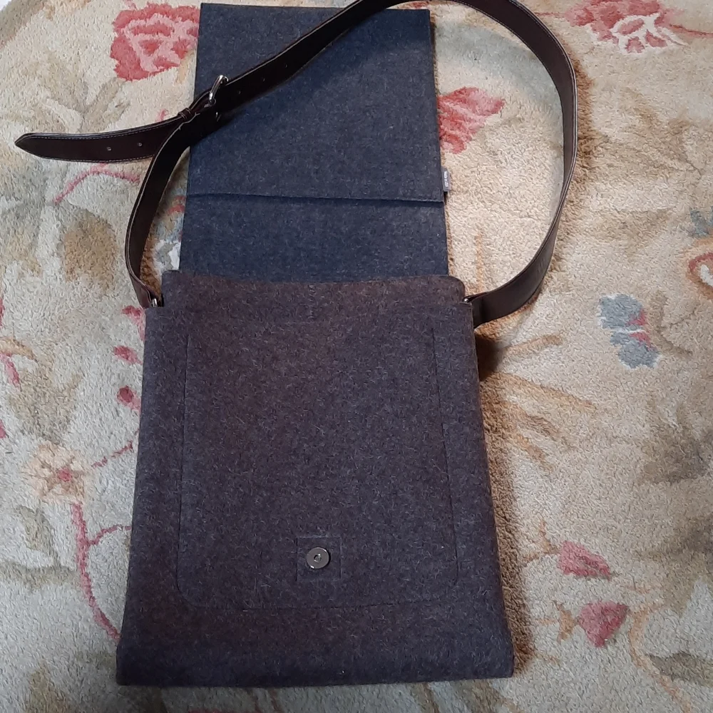 GRAF LANTZ • FELT MESSENGER BAG